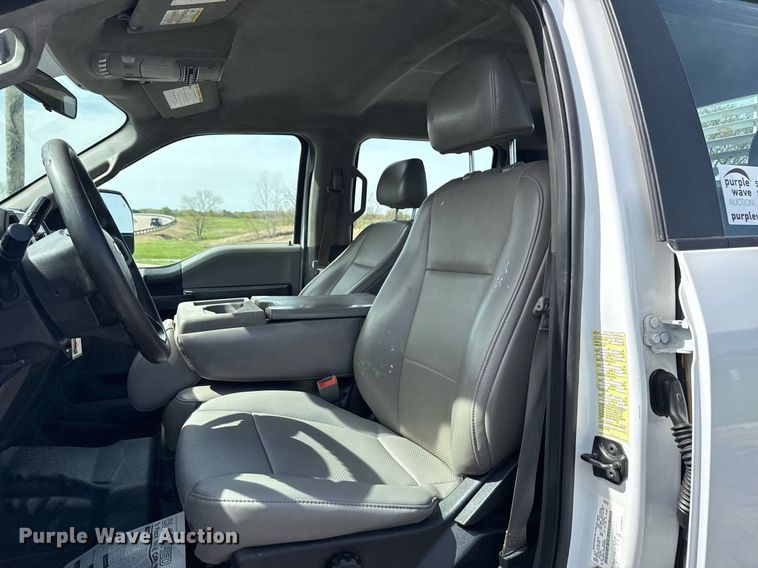 image for item DM5700 2019 Ford F450 Super Duty  Crew Cab utility / service truck