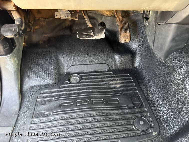 image for item DM5700 2019 Ford F450 Super Duty  Crew Cab utility / service truck