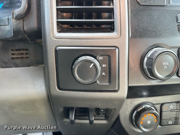 image for item DM5700 2019 Ford F450 Super Duty  Crew Cab utility / service truck