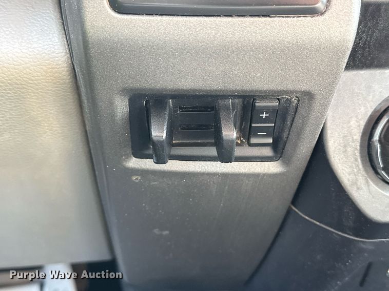 image for item DM5700 2019 Ford F450 Super Duty  Crew Cab utility / service truck