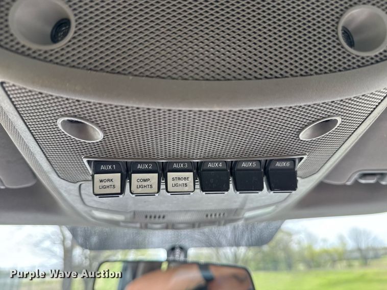 image for item DM5700 2019 Ford F450 Super Duty  Crew Cab utility / service truck