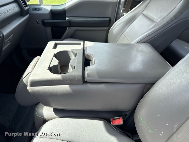 image for item DM5700 2019 Ford F450 Super Duty  Crew Cab utility / service truck