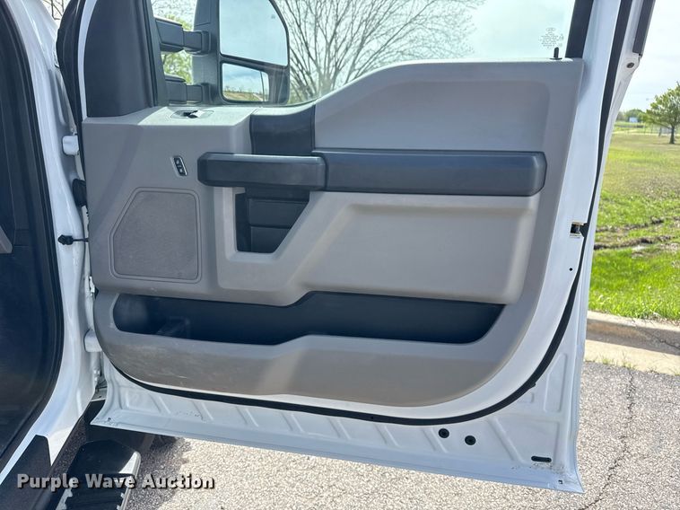 image for item DM5700 2019 Ford F450 Super Duty  Crew Cab utility / service truck