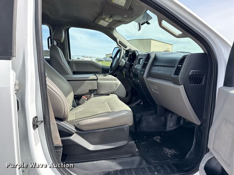 image for item DM5700 2019 Ford F450 Super Duty  Crew Cab utility / service truck