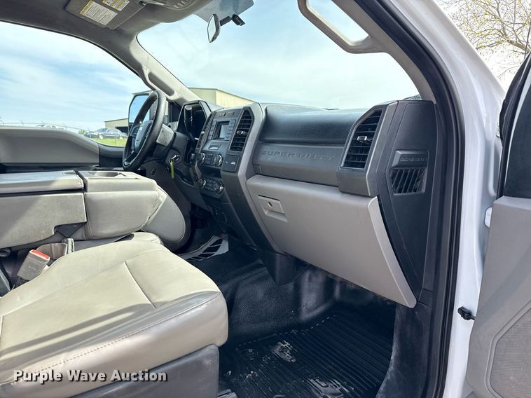 image for item DM5700 2019 Ford F450 Super Duty  Crew Cab utility / service truck