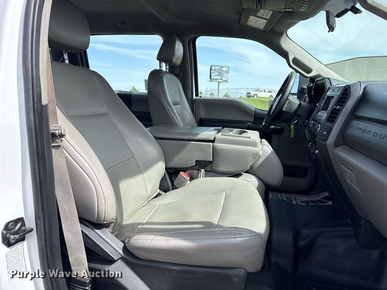 image for item DM5700 2019 Ford F450 Super Duty  Crew Cab utility / service truck