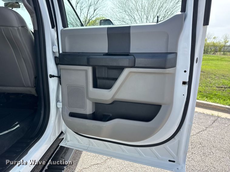 image for item DM5700 2019 Ford F450 Super Duty  Crew Cab utility / service truck