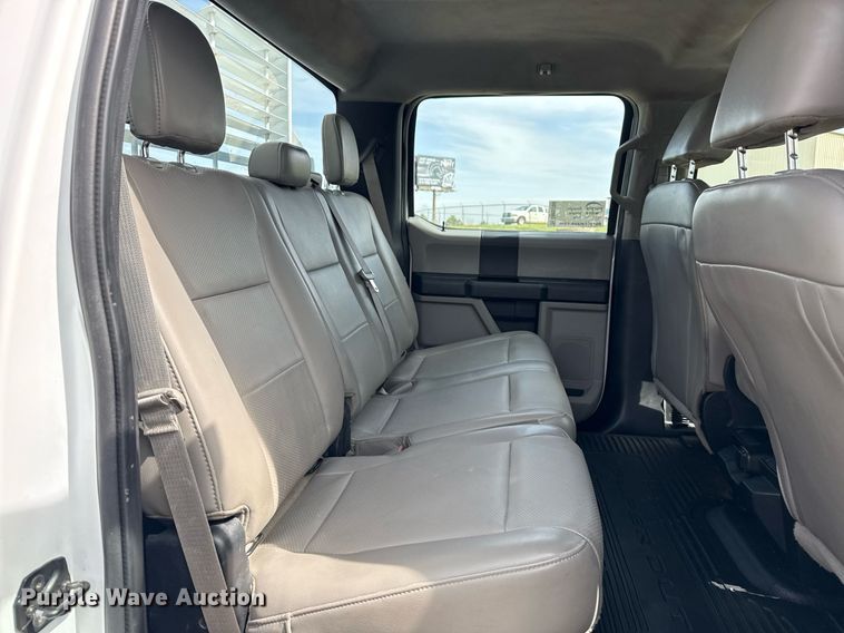 image for item DM5700 2019 Ford F450 Super Duty  Crew Cab utility / service truck