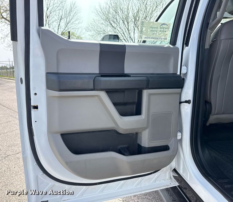 image for item DM5700 2019 Ford F450 Super Duty  Crew Cab utility / service truck