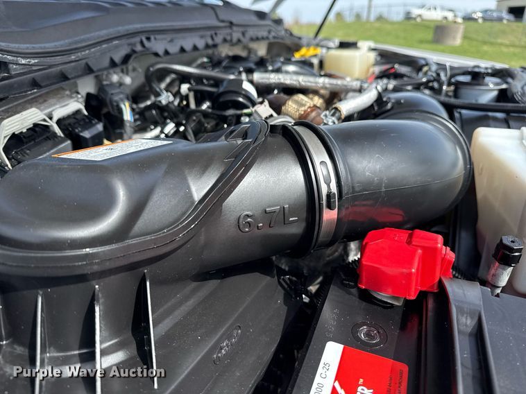 image for item DM5700 2019 Ford F450 Super Duty  Crew Cab utility / service truck