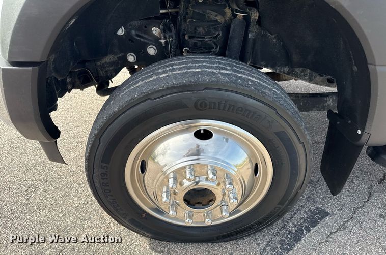 image for item DM5700 2019 Ford F450 Super Duty  Crew Cab utility / service truck