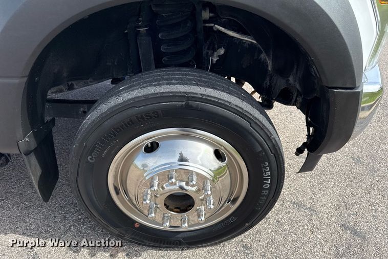 image for item DM5700 2019 Ford F450 Super Duty  Crew Cab utility / service truck