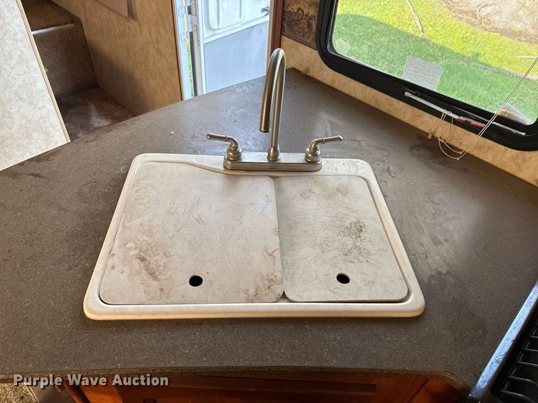 image for item DM5701 2011 Keystone Cougar camper