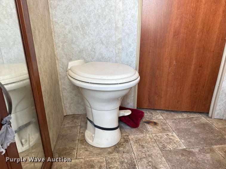 image for item DM5701 2011 Keystone Cougar camper