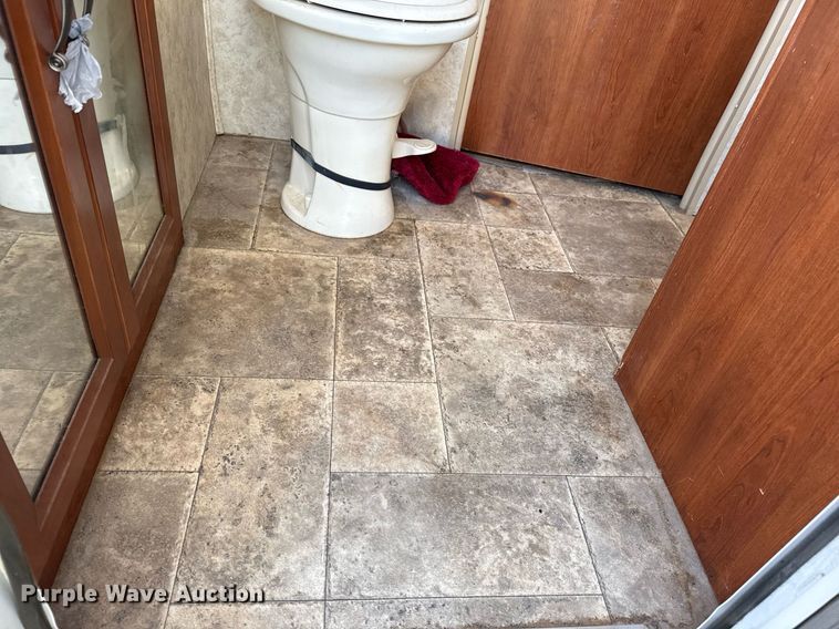 image for item DM5701 2011 Keystone Cougar camper