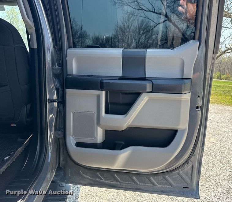 image for item DM5710 2020 Ford F150 SuperCrew pickup truck