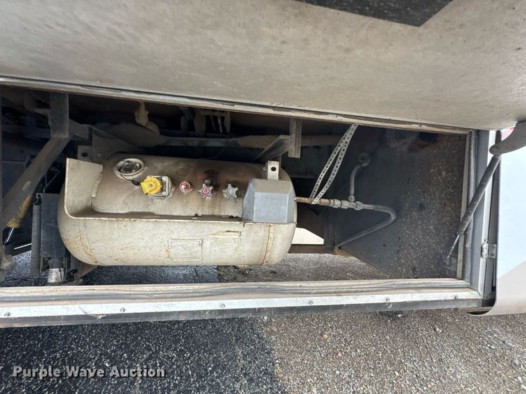 image for item DO0743 1999 Tiffin Motor Homes Allegro Bus RV