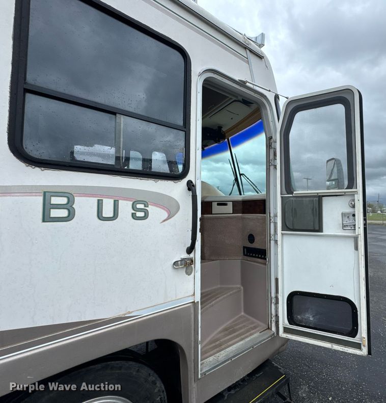 image for item DO0743 1999 Tiffin Motor Homes Allegro Bus RV