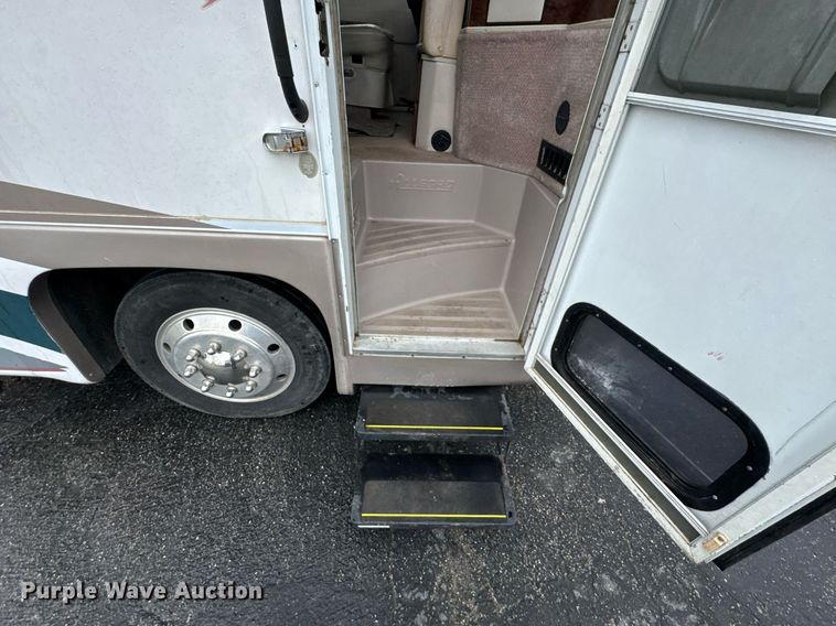 image for item DO0743 1999 Tiffin Motor Homes Allegro Bus RV