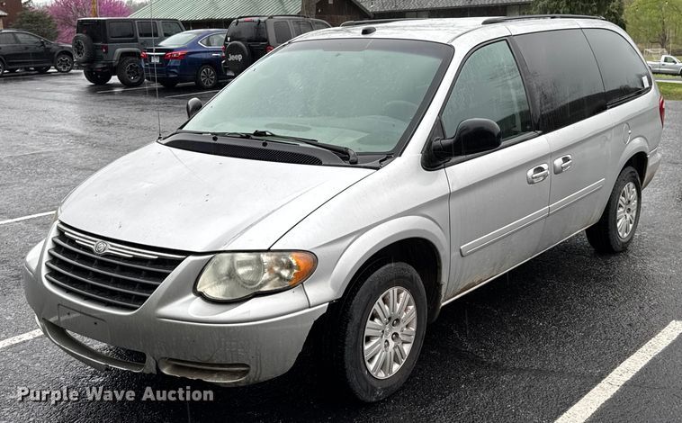 image for item DO0787 2005 Chrysler Town & Country LX van