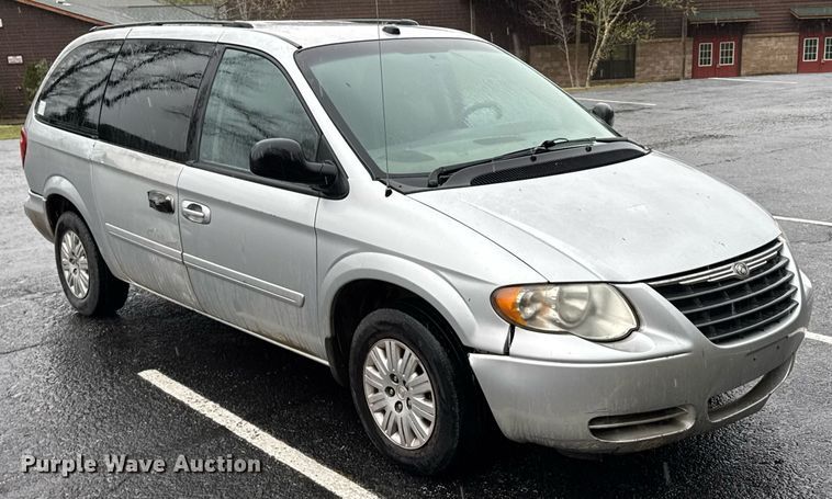 image for item DO0787 2005 Chrysler Town & Country LX van
