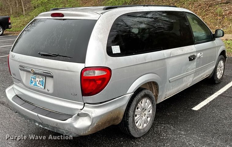 image for item DO0787 2005 Chrysler Town & Country LX van