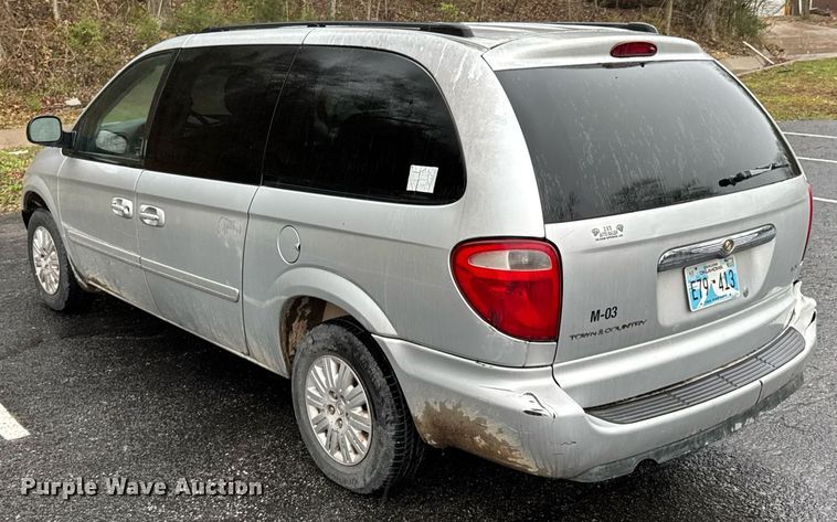 image for item DO0787 2005 Chrysler Town & Country LX van