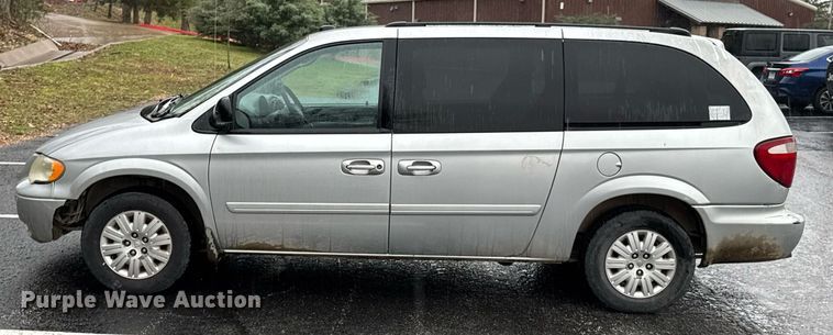 image for item DO0787 2005 Chrysler Town & Country LX van