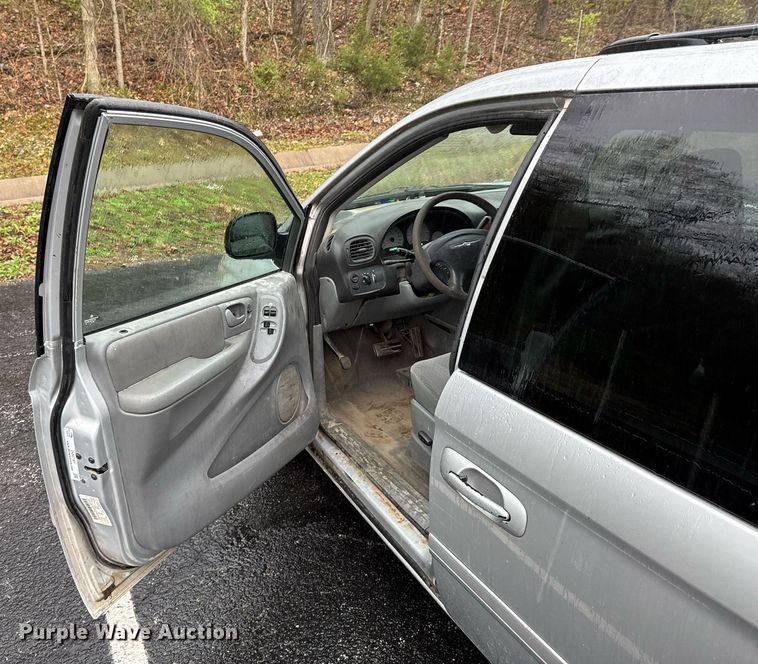 image for item DO0787 2005 Chrysler Town & Country LX van