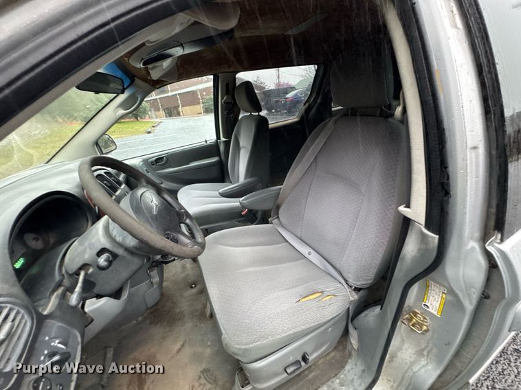 image for item DO0787 2005 Chrysler Town & Country LX van