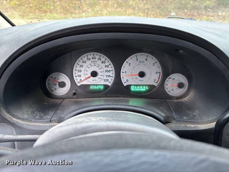 image for item DO0787 2005 Chrysler Town & Country LX van