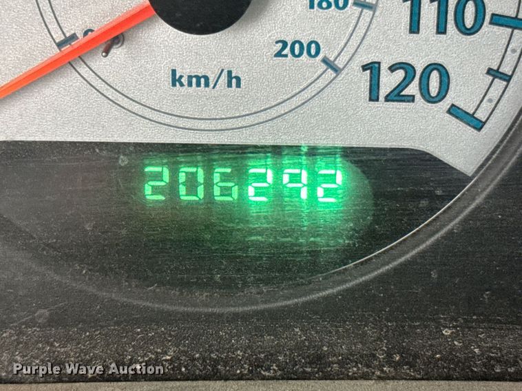 image for item DO0787 2005 Chrysler Town & Country LX van