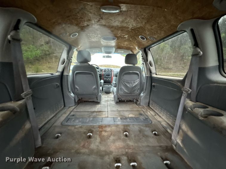 image for item DO0787 2005 Chrysler Town & Country LX van