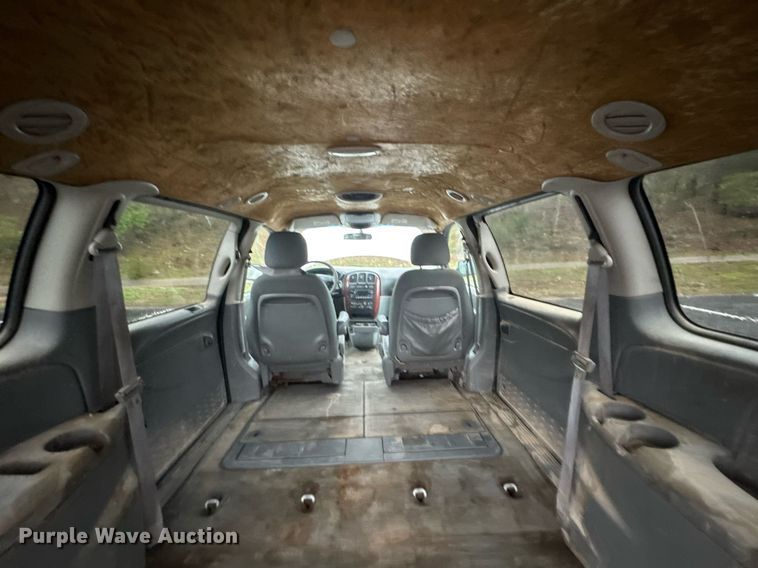 image for item DO0787 2005 Chrysler Town & Country LX van