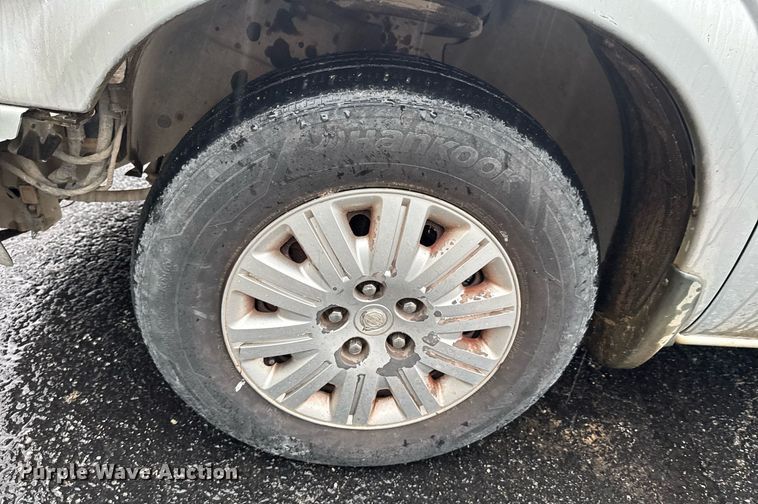 image for item DO0787 2005 Chrysler Town & Country LX van