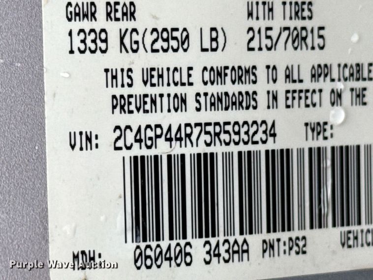 image for item DO0787 2005 Chrysler Town & Country LX van