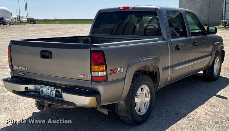 image for item DO0806 2006 GMC Sierra 1500 SLT Crew Cab pickup truck