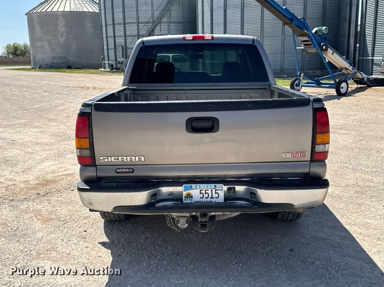 image for item DO0806 2006 GMC Sierra 1500 SLT Crew Cab pickup truck