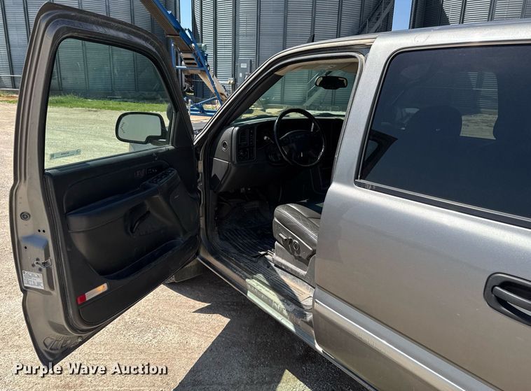 image for item DO0806 2006 GMC Sierra 1500 SLT Crew Cab pickup truck