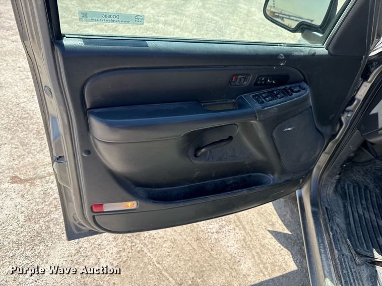 image for item DO0806 2006 GMC Sierra 1500 SLT Crew Cab pickup truck