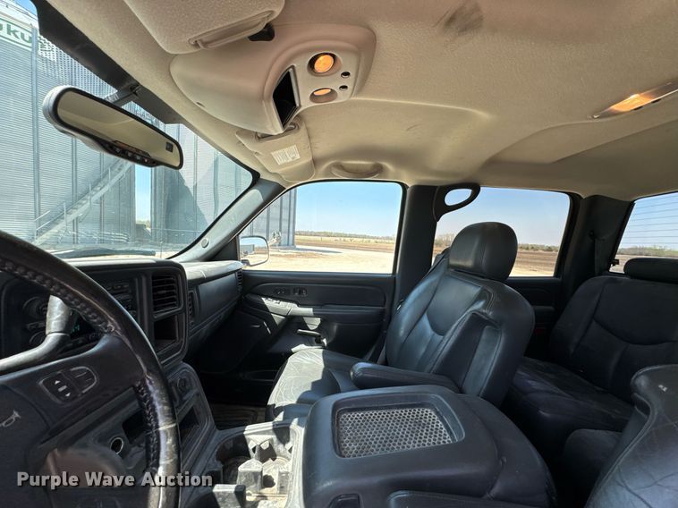 image for item DO0806 2006 GMC Sierra 1500 SLT Crew Cab pickup truck