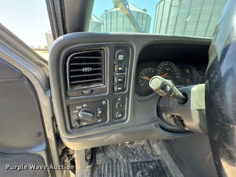 image for item DO0806 2006 GMC Sierra 1500 SLT Crew Cab pickup truck