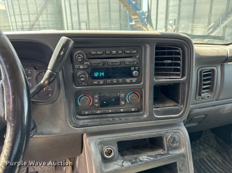 image for item DO0806 2006 GMC Sierra 1500 SLT Crew Cab pickup truck