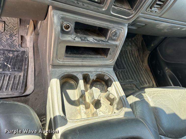 image for item DO0806 2006 GMC Sierra 1500 SLT Crew Cab pickup truck