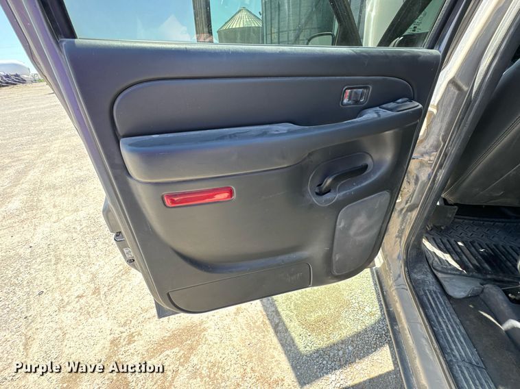 image for item DO0806 2006 GMC Sierra 1500 SLT Crew Cab pickup truck