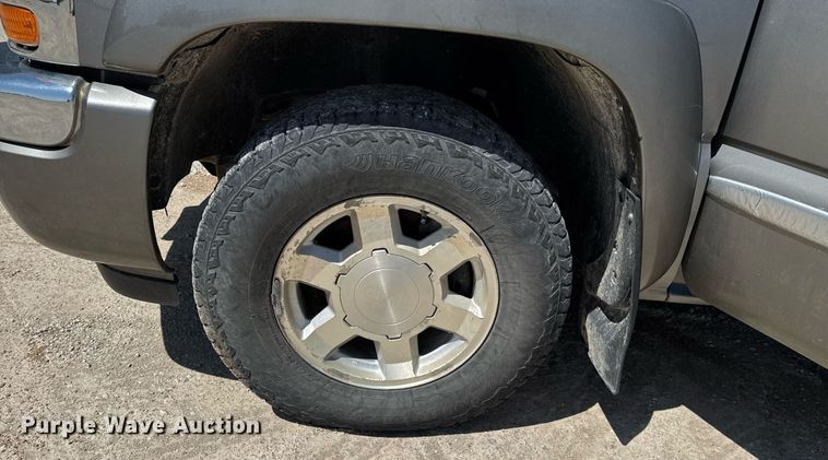 image for item DO0806 2006 GMC Sierra 1500 SLT Crew Cab pickup truck