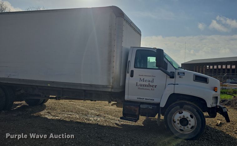 image for item DO7803 2005 GMC C7500 box truck