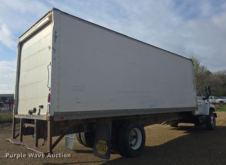 image for item DO7803 2005 GMC C7500 box truck