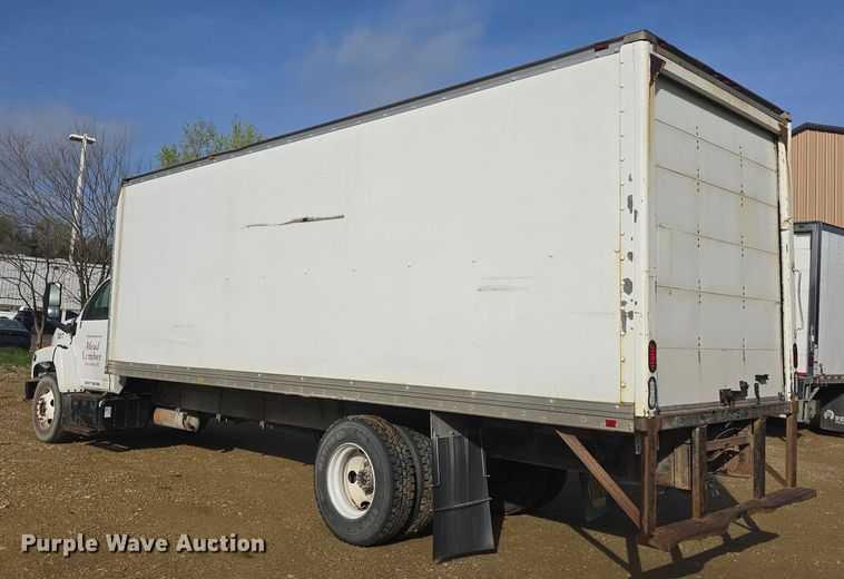 image for item DO7803 2005 GMC C7500 box truck
