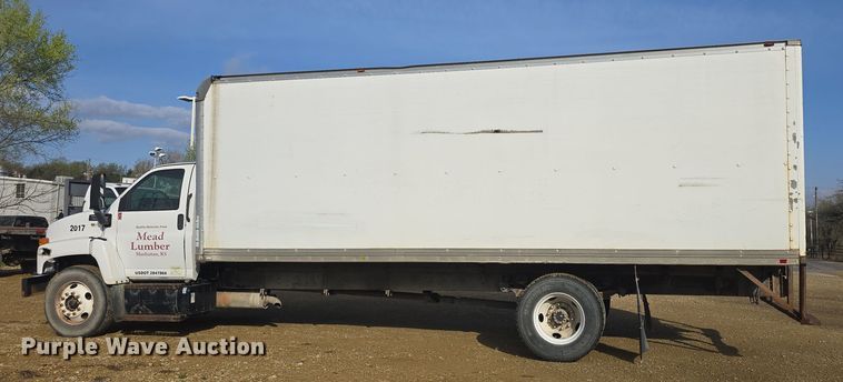 image for item DO7803 2005 GMC C7500 box truck